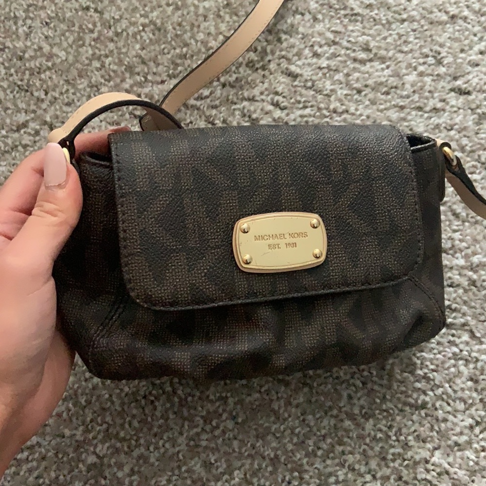 Michael Kors small crossbody- used - Picture 3 of 7